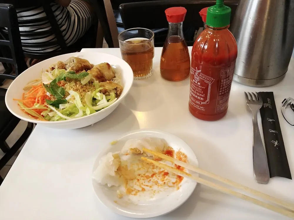 Bobun Vegetarien Et Raviolis Vietnamiens